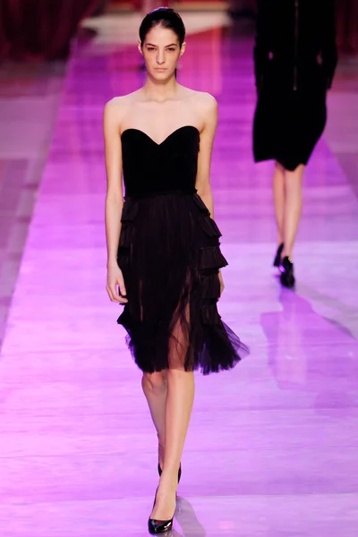 Look 10